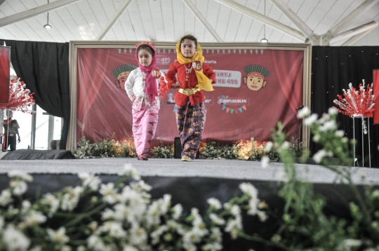 Tingkah Lucu Anak-Anak dalam Fashion Show Baju Adat Betawi