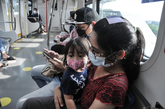 Antusiasme Warga Berkeliling Gratis dengan LRT Jakarta