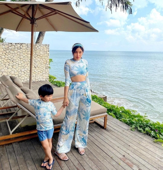 Cantik dan Memesona, Ini Potret Tiffany Soetanto Istri Chef Arnold Liburan di Bali