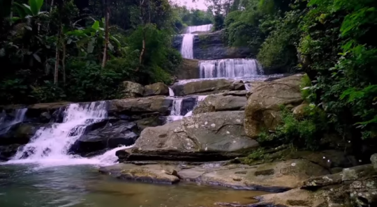 Kampung Unik di Atas Air Terjun, Dikelilingi Hutan Cuma Dihuni 3 Rumah