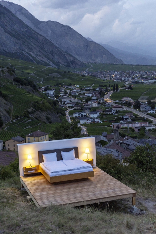 Uniknya Hotel Bintang Nol Beratap Langit di Swiss