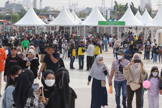 Antusiasme Warga Serbu Perayaan HUT DKI di Jakarta International Stadium