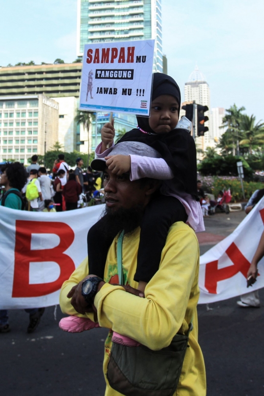 Aksi Komunitas Peduli Sampah Kampanye di Bundaran HI