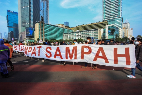 Aksi Komunitas Peduli Sampah Kampanye di Bundaran HI