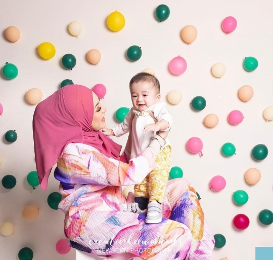 Potret Terbaru Nathalie Holscher dan Baby Adzam, Anak Bungsu Sule Makin Menggemaskan