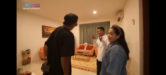 Potret Ronaldinho Berkunjung ke Rumah Raffi Ahmad, Disediakan Ruang VIP Super Nyaman