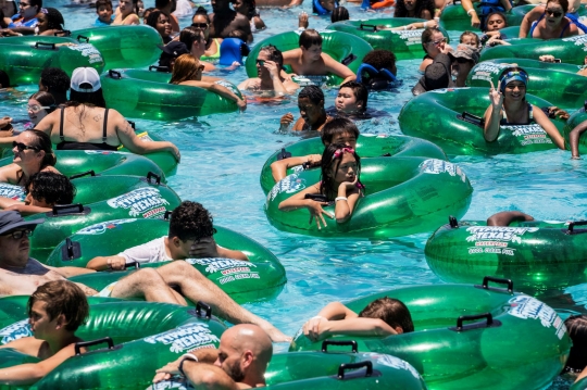 Suhu Panas, Waterpark di Texas Ditambah Es Batu