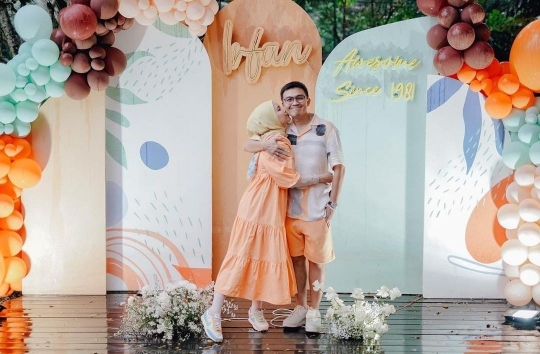 Potret Kejutan Ulang Tahun Tya Ariestya Untuk Suami Tercinta, Seru Banget