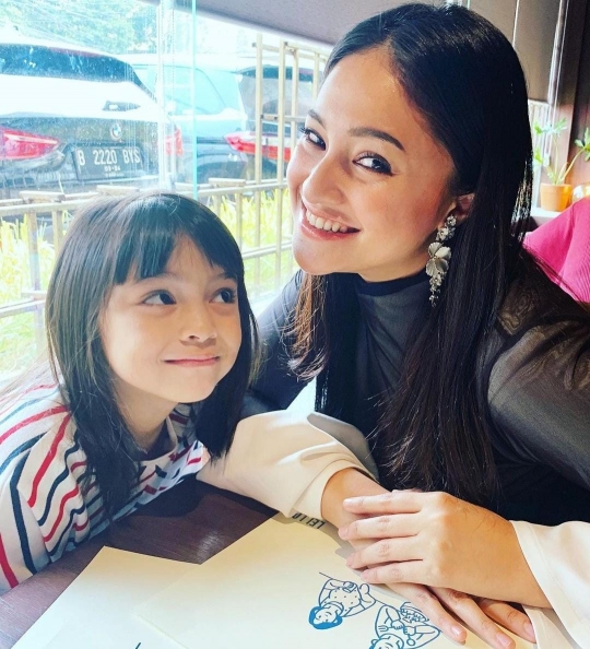 5 Potret Kebersamaan Marshanda dengan Sienna, Ibu dan Anak yang Sama-sama Cantik
