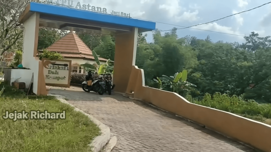 Potret Megah Makam Didi Kempot, di Tengah Sawah dan Kerap Diziarahi 'Sobat Ambyar'