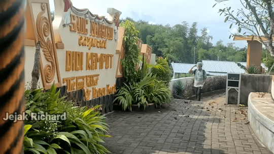 Potret Megah Makam Didi Kempot, di Tengah Sawah dan Kerap Diziarahi 'Sobat Ambyar'