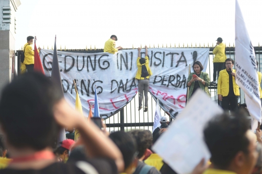 Aksi Demo Mahasiswa Menolak RKUHP di DPR