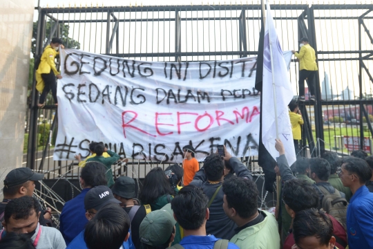 Aksi Demo Mahasiswa Menolak RKUHP di DPR