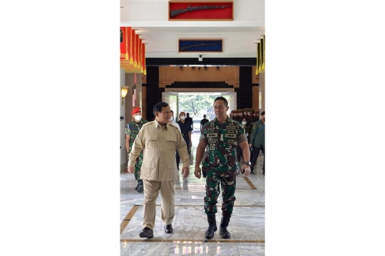 Menhan Prabowo Dikelilingi Jenderal, Ada Lulusan Terbaik Seangkatan Panglima Andika