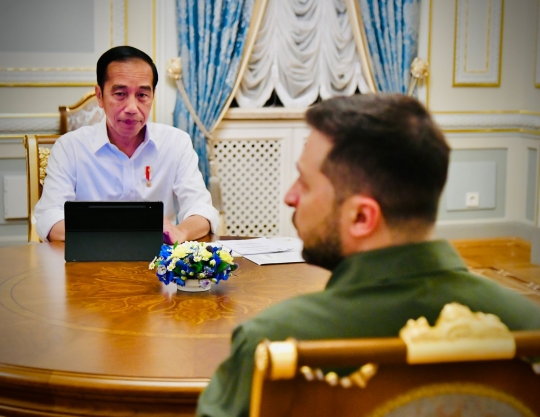 Momen Pertemuan Jokowi dengan Presiden Ukraina di Istana Maryinsky