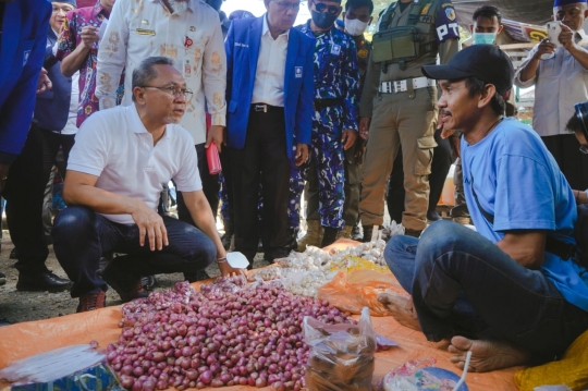 Mendag Tinjau Harga Minyak Goreng Curah di Pasar Toaya Donggala