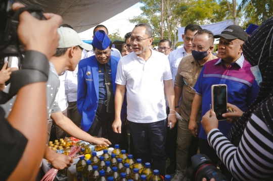 Mendag Tinjau Harga Minyak Goreng Curah di Pasar Toaya Donggala