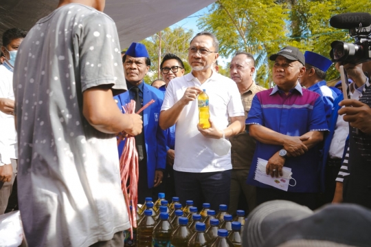 Mendag Tinjau Harga Minyak Goreng Curah di Pasar Toaya Donggala