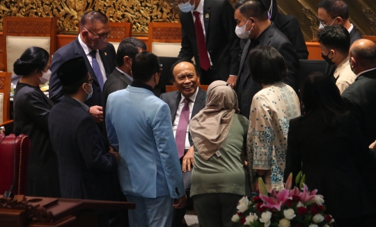 Detik-Detik Wakil Ketua Banggar Jatuh usai Sampaikan Laporan pada Puan Maharani