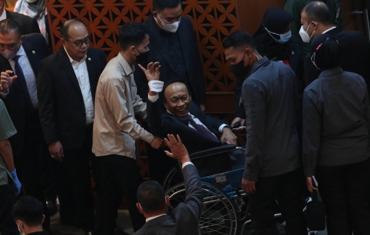 Detik-Detik Wakil Ketua Banggar Jatuh usai Sampaikan Laporan pada Puan Maharani