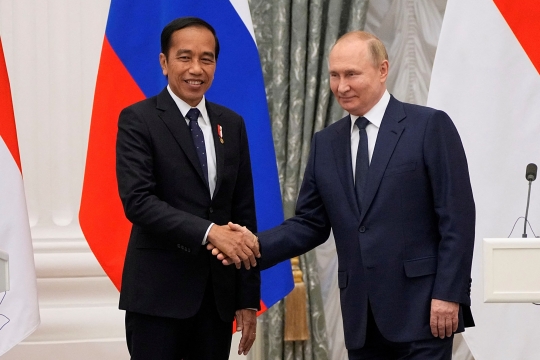 Momen Hangat Pertemuan Jokowi dan Putin di Istana Kremlin