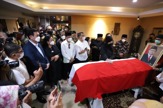 Sejumlah Tokoh Melayat ke Rumah Duka Tjahjo Kumolo