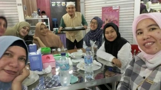 Aktor Ganteng Egi John Mantan Pacar Marshanda Beralih Profesi Menjadi Tukang Soto