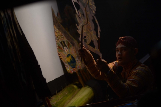 Menyaksikan Pementasan Wayang Kulit Jagad Sandya Legenda