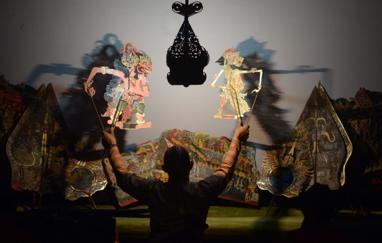 Menyaksikan Pementasan Wayang Kulit Jagad Sandya Legenda