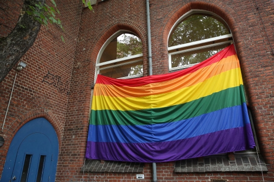 Penampakan Masjid di Jerman Kibarkan Bendera Pelangi untuk Dukung LGBT