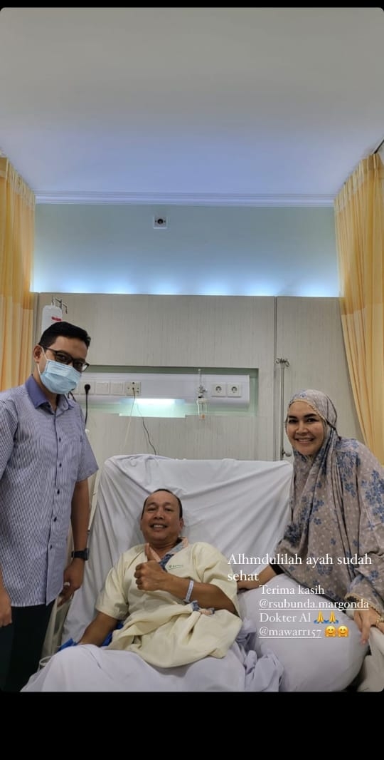 Potret Ayah Rozak Dirawat di Rumah Sakit, Ibu Ayu Ting Ting Ungkap Kondisi Terbaru
