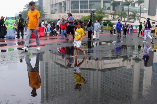 Guyuran Hujan Tak Surutkan Warga untuk Berolahraga di CFD