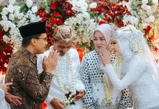 6 Momen Sahrul Gunawan Datang ke Acara Kondangan, Langsung Dikerumuni Ibu-ibu