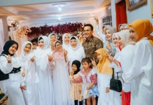 6 Momen Sahrul Gunawan Datang ke Acara Kondangan, Langsung Dikerumuni Ibu-ibu