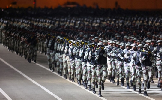 Parade Militer Pengamanan Haji di Makkah