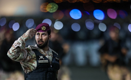 Parade Militer Pengamanan Haji di Makkah