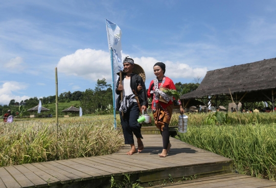 Gaya Busana Petani di Fashion Show Mulyaharja Fest 2022