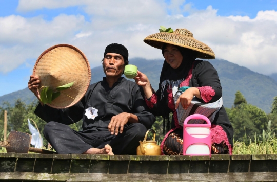 Gaya Busana Petani di Fashion Show Mulyaharja Fest 2022