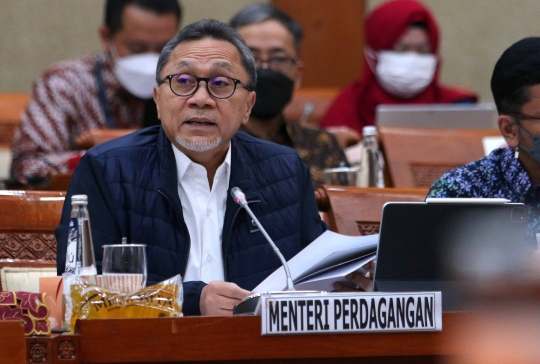 Mendag Pamer ''Minyakita'' saat Raker dengan DPR