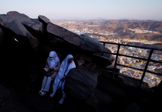 Lantunan Doa Jemaah Haji di Puncak Jabal Nur