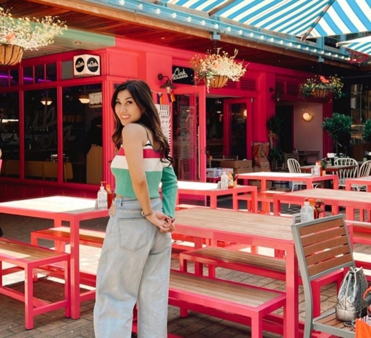 Potret Nisya Ahmad Liburan di London, Penampilannya Cantik Bak ABG