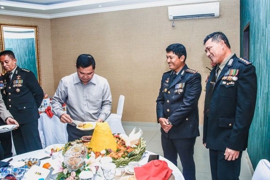 Kombes Zulpan Dapat Kejutan Ultah dari Kapolda Metro, Ada yang Guyur Air