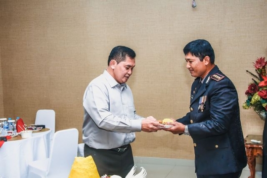 Kombes Zulpan Dapat Kejutan Ultah dari Kapolda Metro, Ada yang Guyur Air