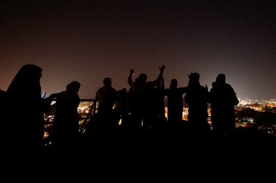 Keindahan Malam Kota Suci Mekkah dari Puncak Jabal Nur