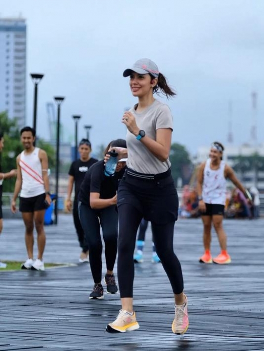 Potret Najwa Shihab Jogging di GBK, Akui Olahraga yang Bisa Mengelola Stres