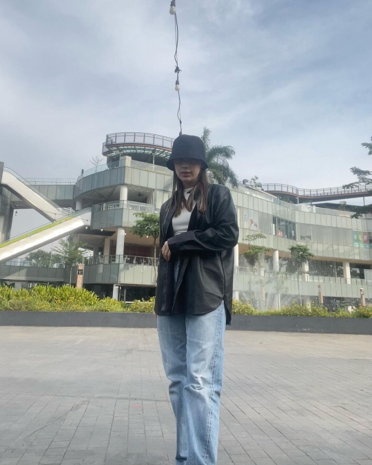 Potret Cantik Sharon Sahertian Berdarah Belanda Putri Artis Senior Roweina Umboh