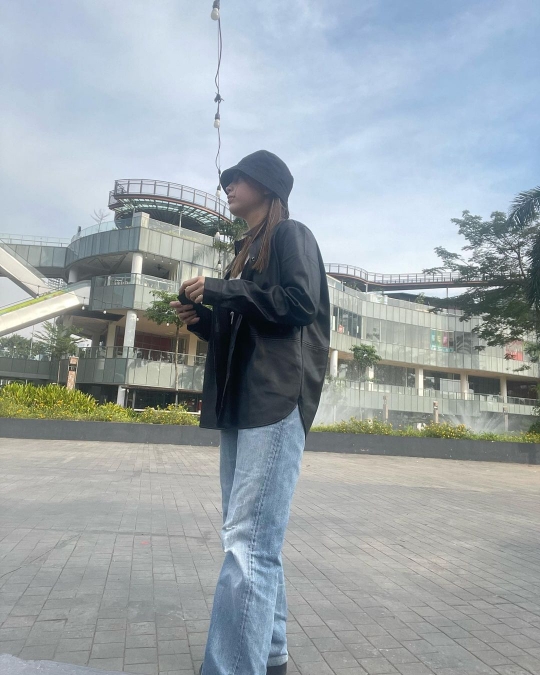 Potret Cantik Sharon Sahertian Berdarah Belanda Putri Artis Senior Roweina Umboh