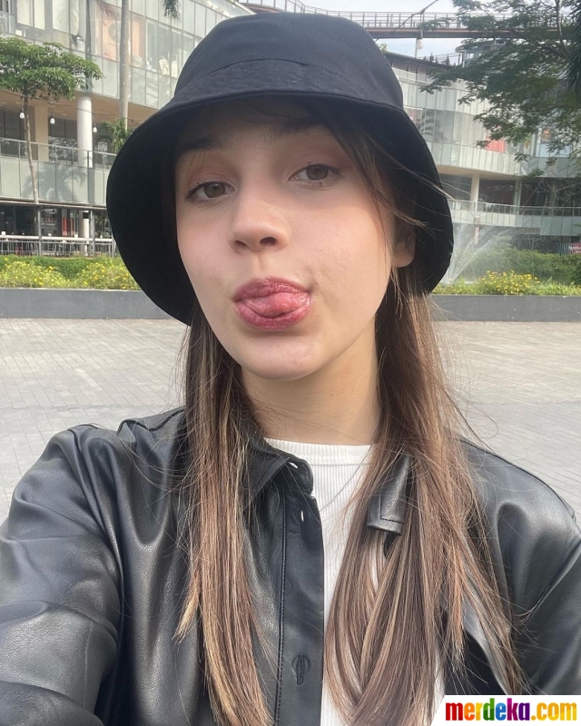 Foto : Potret Cantik Sharon Sahertian Berdarah Belanda Putri Artis