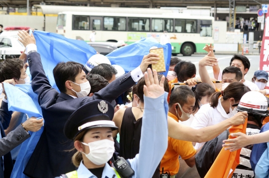 Momen Mantan PM Jepang Shinzo Abe Ditembak saat Kampanye