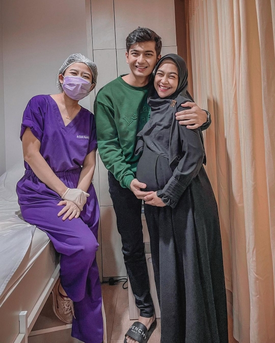 Deretan Foto Terbaru Ria Ricis di Usia Kehamilan 8 Bulan, Perut Makin Membesar